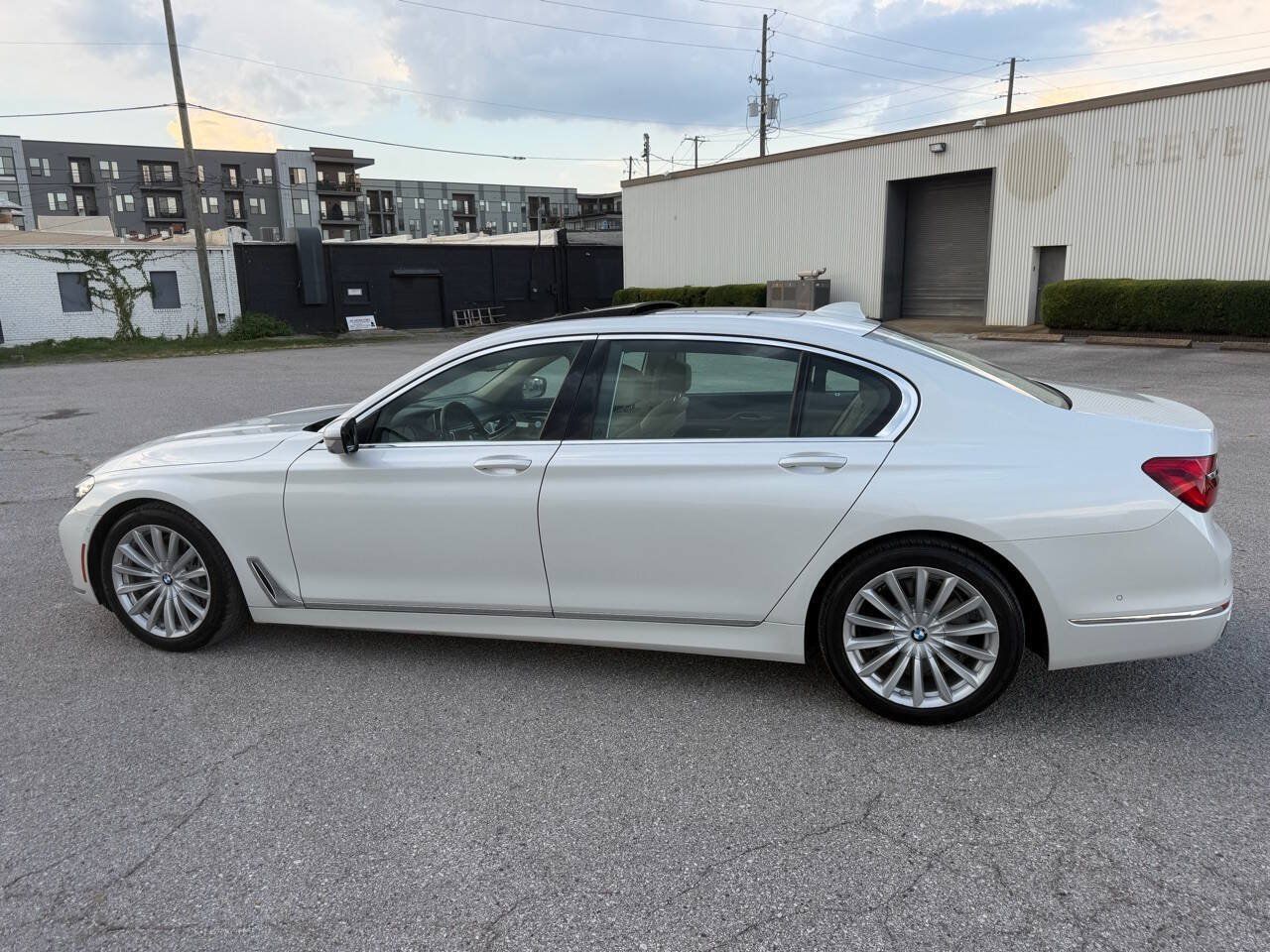 Used 2017 BMW 740i RWD image 11