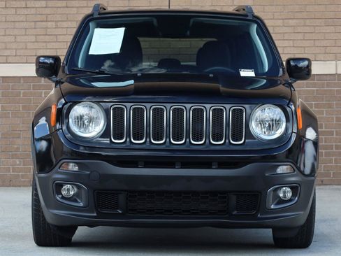 Used 2018 Jeep Renegade Latitude w/ UConnect 8.4 Nav Group FWD image 5