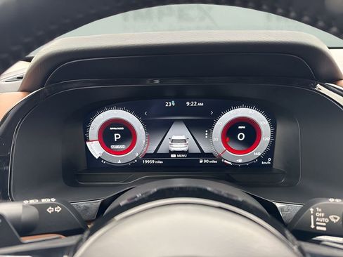 Used 2024 Nissan Pathfinder Platinum image 26