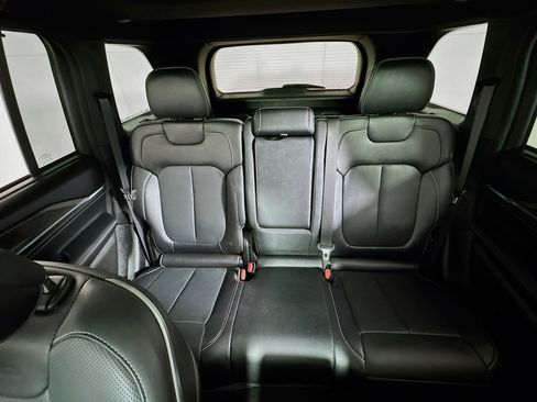 Used 2023 Jeep Grand Cherokee Overland w/ Advanced Protech Group III image 25