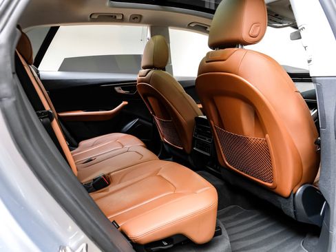 Used 2022 Audi Q8 Premium Plus w/ Premium Plus Package image 40