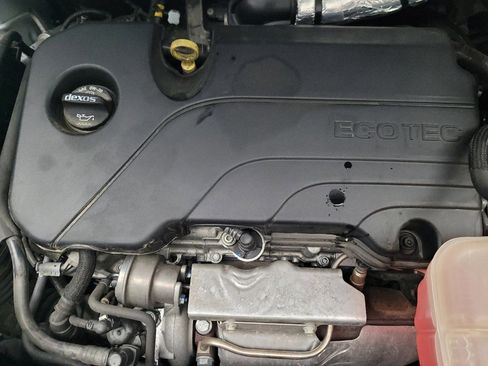 Used 2022 Chevrolet Trax LT w/ LT Convenience Package image 30