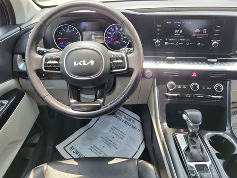 Used 2024 Kia Carnival LX FWD image 16