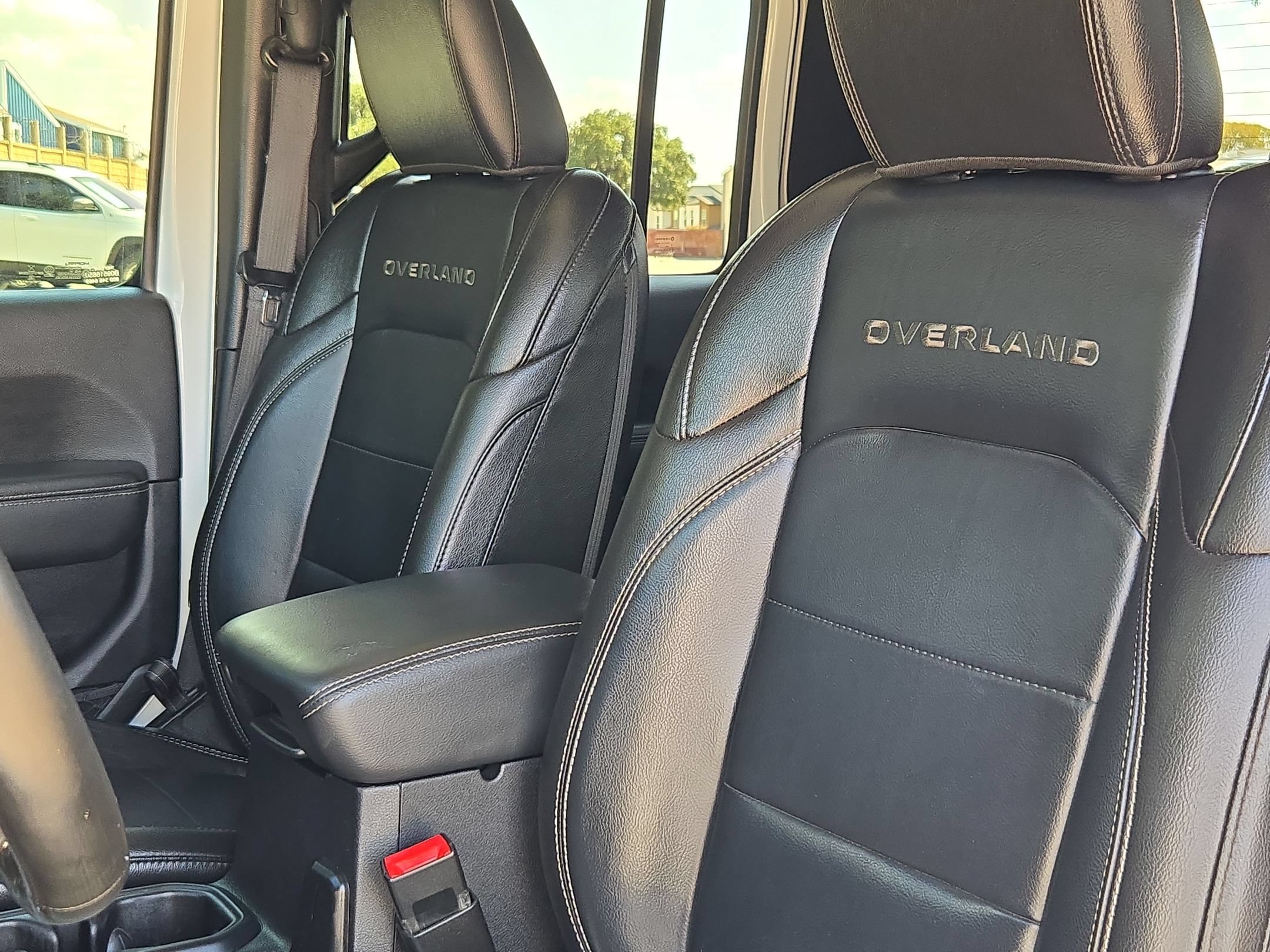 Used 2020 Jeep Gladiator Overland AWD/4WD image 13