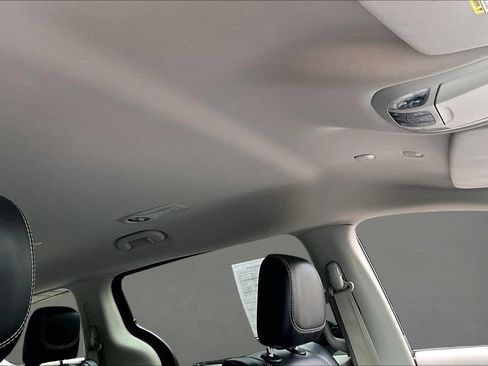 Used 2023 Chrysler Pacifica Touring-L FWD image 27