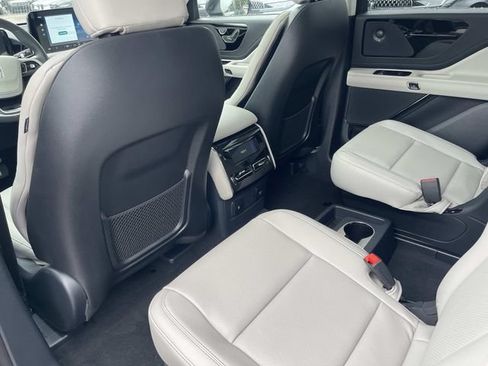 New 2026 Lincoln Aviator AWD image 19