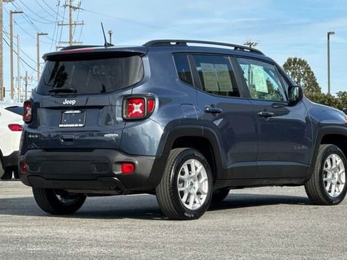 Used 2022 Jeep Renegade Latitude image 4