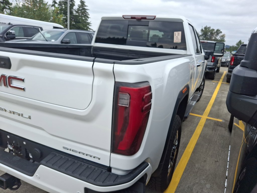 Used 2024 GMC Sierra 3500 Denali w/ Denali Reserve Package AWD/4WD image 6
