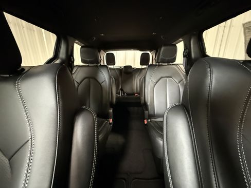 New 2027 Chrysler Pacifica Select FWD image 21