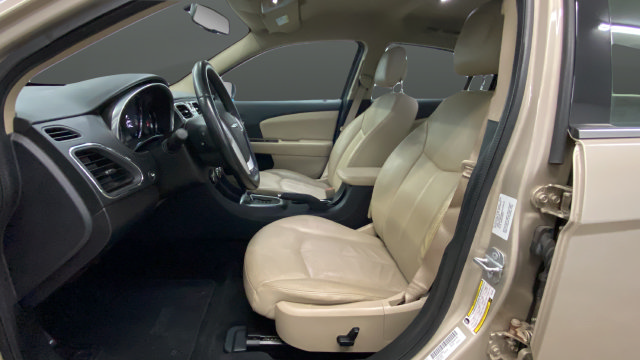 Used 2014 Chrysler 200 Limited FWD image 9