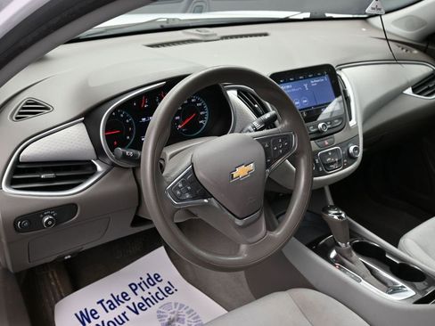 Used 2019 Chevrolet Malibu LS image 16