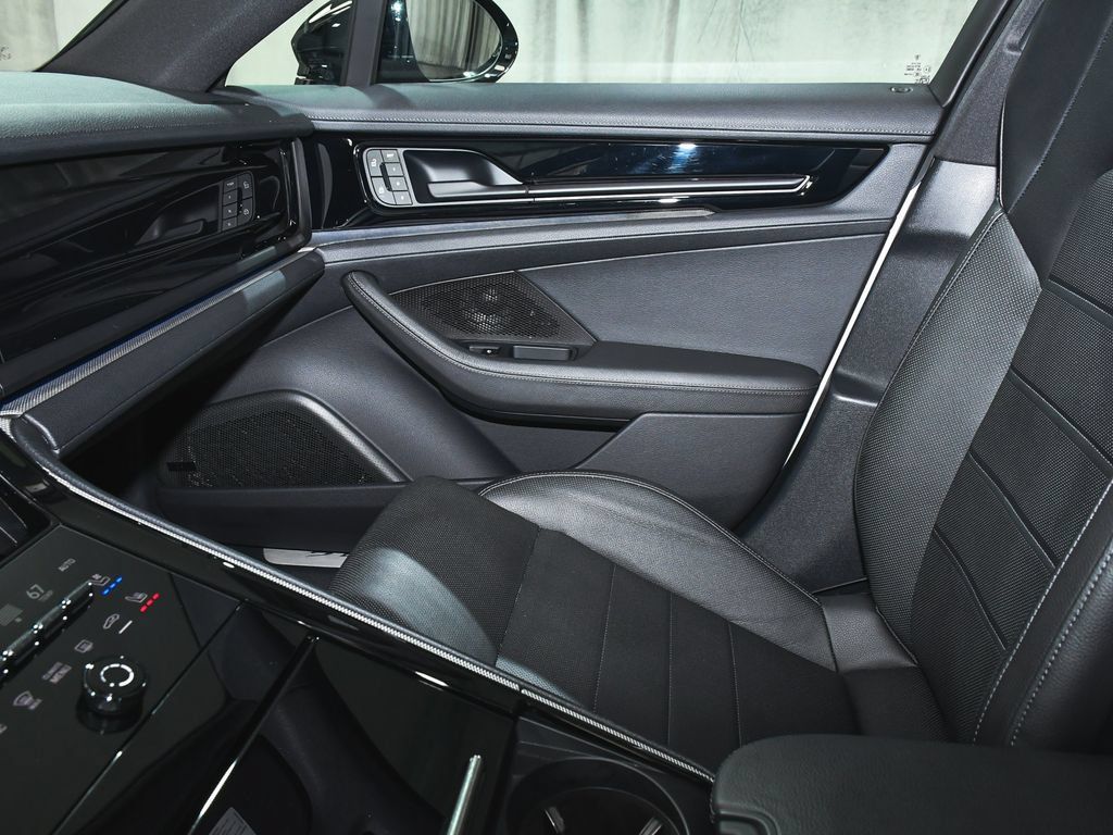 Used 2025 Porsche Panamera 4 E-Hybrid AWD/4WD image 48