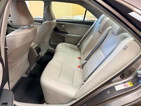 Used 2015 Toyota Camry XLE FWD image 9