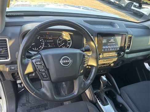 Used 2024 Nissan Frontier SV w/ SV Convenience Package image 16