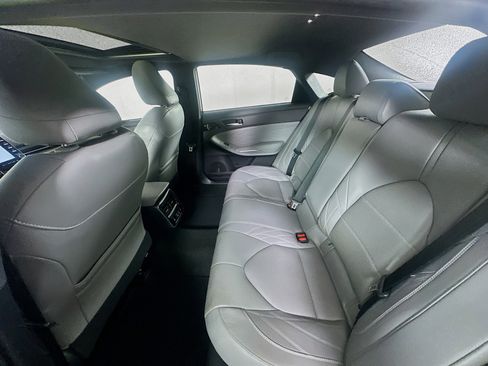 Used 2019 Toyota Avalon Limited image 29