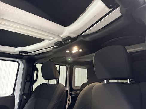 Used 2021 Jeep Wrangler Unlimited Sport AWD/4WD image 19