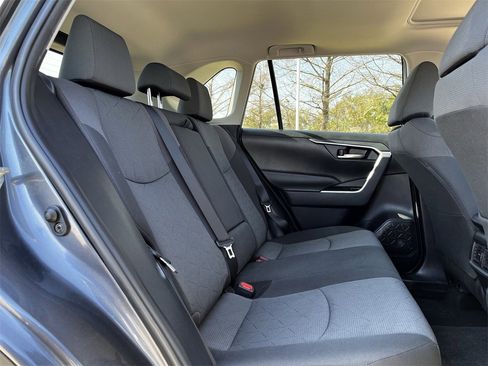 Used 2020 Toyota RAV4 XLE w/ Convenience Package image 28