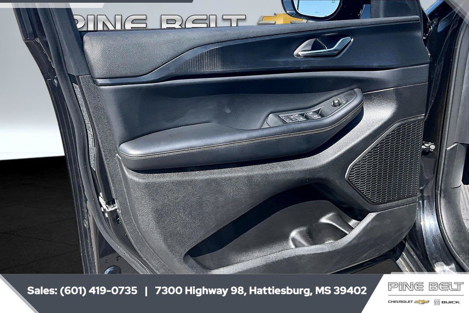Used 2025 Jeep Grand Cherokee Altitude AWD/4WD image 17