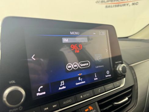 Used 2025 Nissan Altima 2.5 SV FWD image 16
