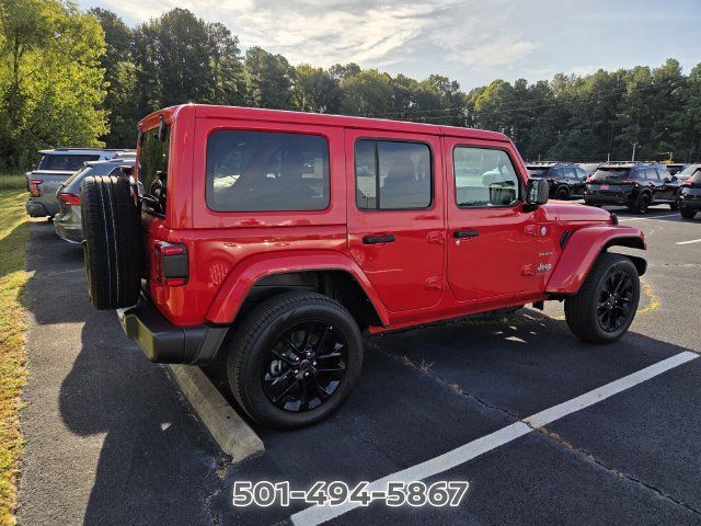 Used 2024 Jeep Wrangler Unlimited Sahara AWD/4WD image 5