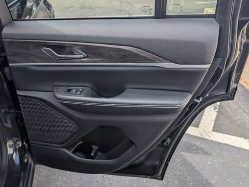 Used 2024 Jeep Grand Cherokee Limited image 33