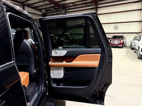 Used 2021 Lincoln Navigator L Reserve image 20