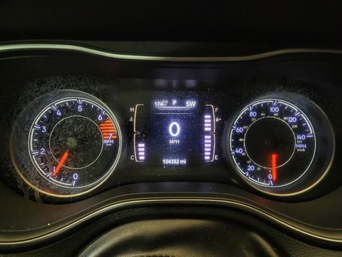 Used 2019 Jeep Cherokee Latitude Plus image 23