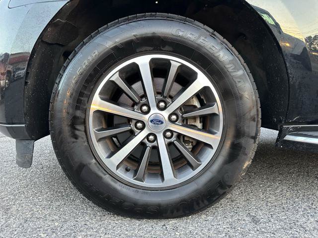Used 2019 Ford Expedition XLT w/ Equipment Group 202A AWD/4WD image 26