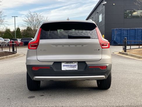 Used 2025 Volvo XC40 B5 Core image 16