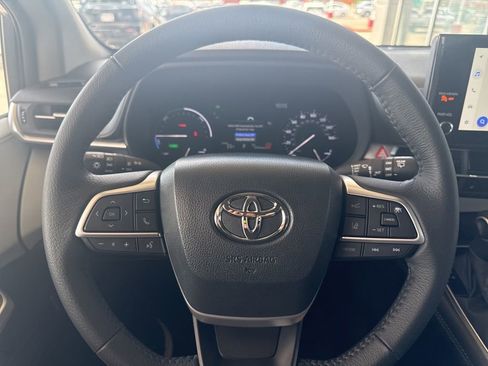 Certified 2025 Toyota Sienna XLE FWD image 15