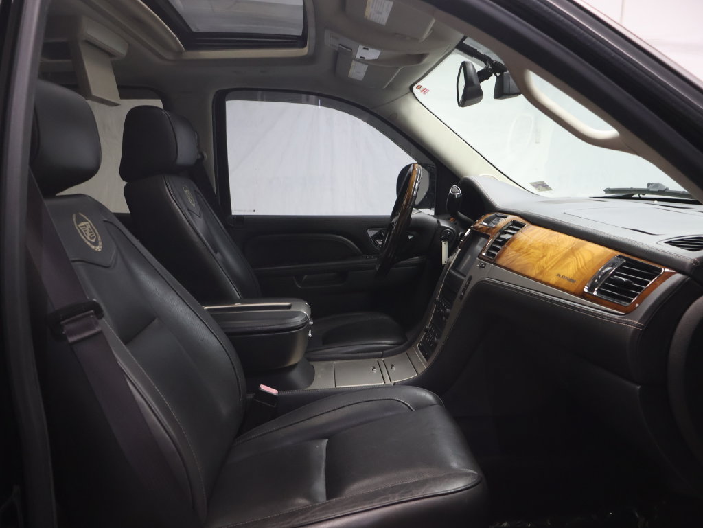Used 2013 Cadillac Escalade ESV Platinum RWD image 9