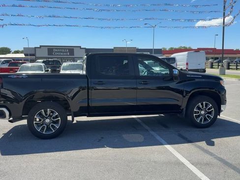 Used 2022 Chevrolet Silverado 1500 LT AWD/4WD image 7