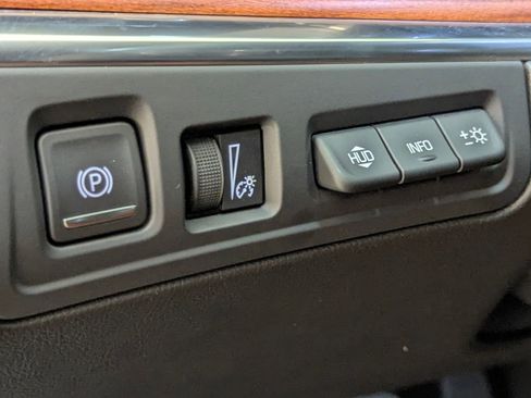 Used 2021 Cadillac XT5 Premium Luxury image 18