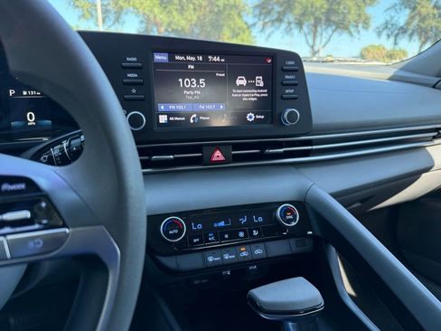 Used 2022 Hyundai Elantra SEL FWD image 24