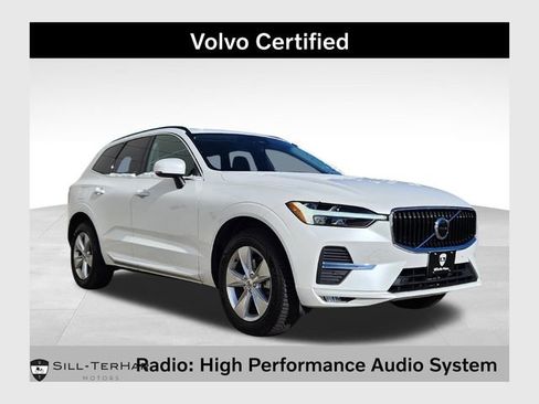 Certified 2022 Volvo XC60 B5 Momentum image 1