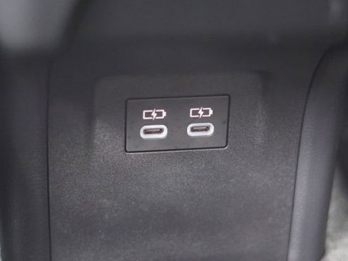 Used 2026 Toyota Prius LE FWD image 31