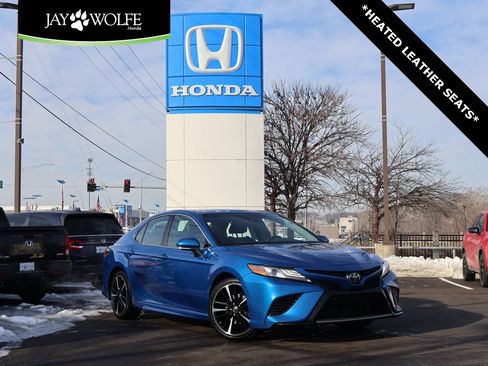 Used 2018 Toyota Camry XSE image 1