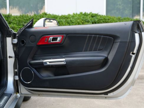 Used 2019 Ford Mustang Premium RWD image 38