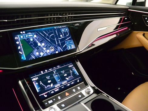 Used 2024 Audi Q7 3.0T Premium Plus AWD/4WD image 27