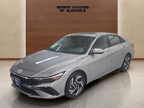 Certified 2025 Hyundai Elantra SEL image 2
