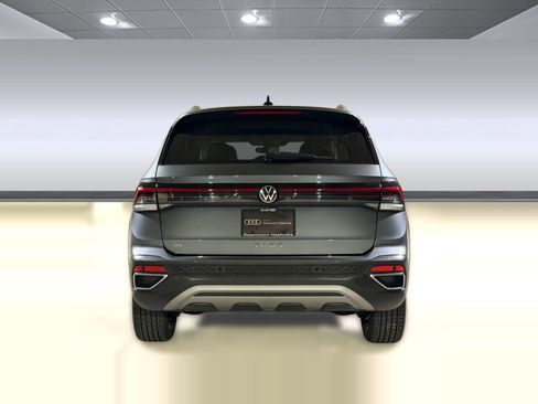 Used 2025 Volkswagen Taos SE image 10