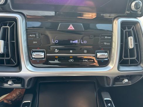 Used 2023 Kia Sorento S w/ Panoramic Sunroof Package AWD/4WD image 35
