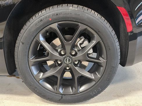 New 2026 Chrysler Pacifica Limited image 23