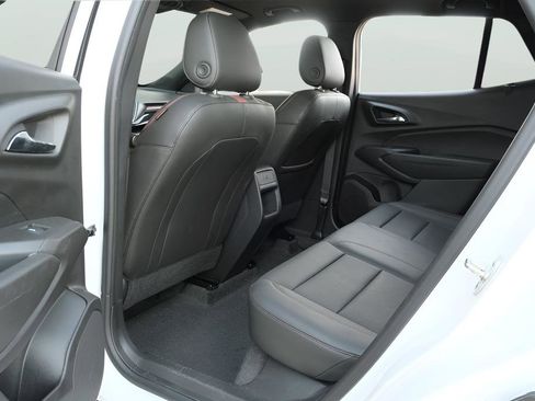 Used 2025 Chevrolet Trax RS w/ Sunroof Package FWD image 24