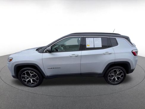 Used 2025 Jeep Compass Limited image 8