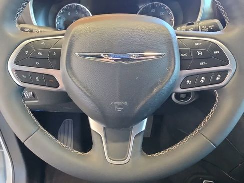 Used 2026 Chrysler Pacifica Select FWD image 19