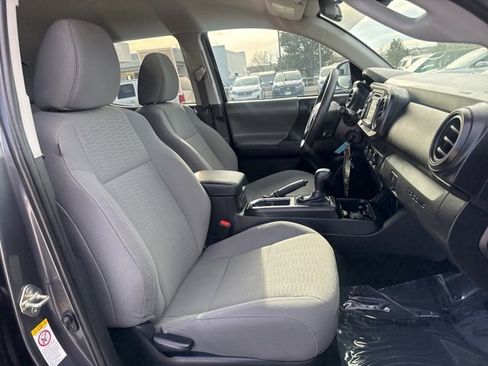 Used 2019 Toyota Tacoma SR image 10