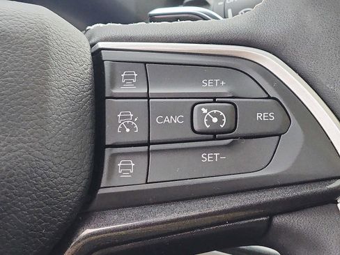 Used 2023 Jeep Grand Cherokee Altitude image 22