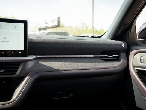 New 2026 Ford Explorer Platinum image 36