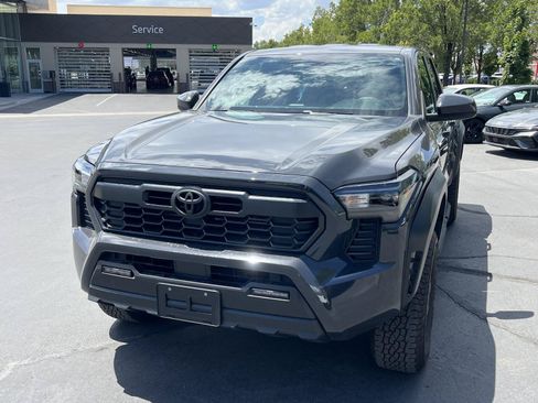 Used 2025 Toyota Tacoma TRD Off-Road AWD/4WD image 2